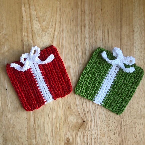Crochet Christmas Present Coasters (4 pack) - Picture 5 of 8